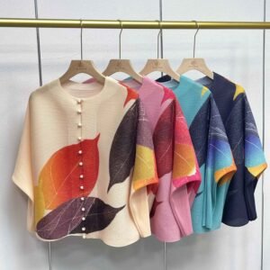 New pleated loose and versatile printed round neck cardigan with 13 leaf button top and batwing sleeves, stylish and stylish