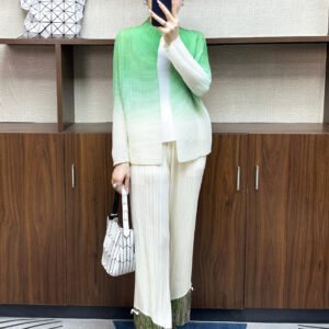 Jia Ning 2024 Summer New Sunscreen Loose Top for Outerwear, Explosive Style with Meat Covering Gradient, Fresh and Fashionable Style