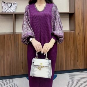 Early autumn high-end pleated slimming long dress with loose lantern sleeves and a stylish V-neck that covers flesh and stomach, long skirt：圖片 3