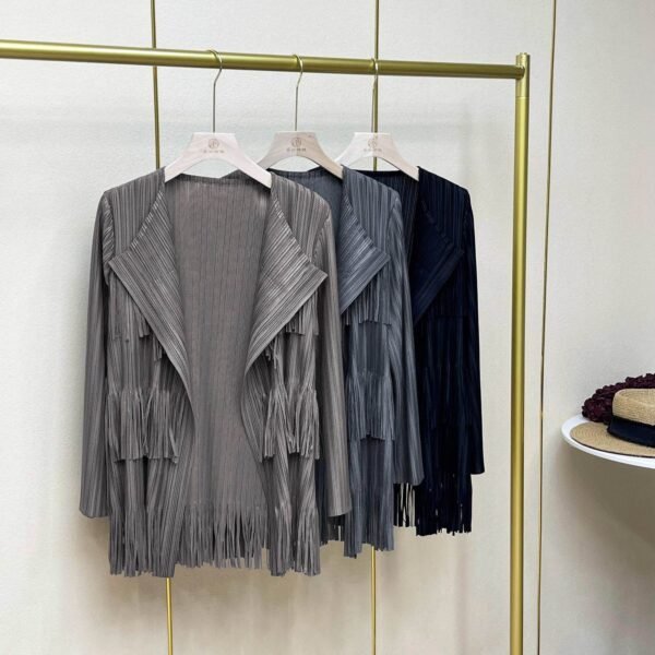 Jianing new style temperament striped retro new style slimming women's long sleeved tassel cardigan top early autumn pleated fashion