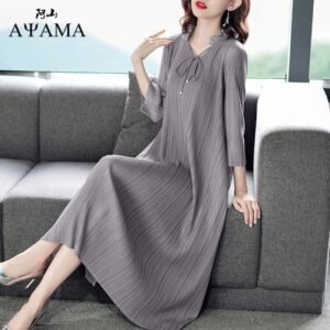 Spring and Autumn new style temperament with three quarter sleeves, middle-aged coverage, slimming effect, high-end dress, high-end autumn long skirt, long and noble style