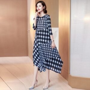 Loose summer plus size fashionable dress, new plaid splicing for slimming, niche and popular, with a noble print that covers the belly：圖片 3