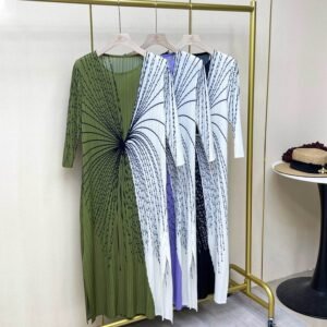 Stylish round neck dress with versatile design, new elegant dress, long length, thin outer layer, fashionable and slim look, split design