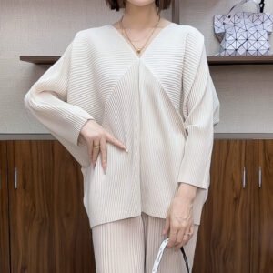 Autumn V-neck long sleeved T-shirt top for outerwear, popular style with small fragrance, pleated to cover the flesh, loose temperament, bata shirt looks slim：圖片 4