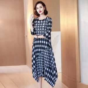 Loose summer plus size fashionable dress, new plaid splicing for slimming, niche and popular, with a noble print that covers the belly：圖片 5