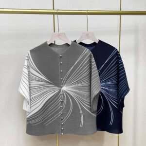 Jia Ning's new versatile and fashionable women's clothing covers flesh and appears slim with 13 button up cardigans and wrinkled tops, striped bat sleeves：圖片 3