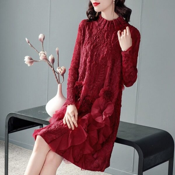 Miyake pleated high-end heavy industry embroidered dress in large size for autumn and winter 2024 new base women's clothing temperament embroidered skirt