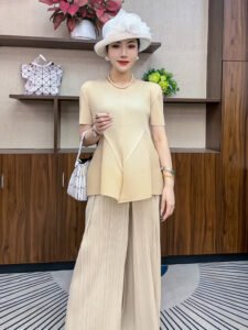 Minimally pleated little child's flesh concealing temperament round neck t-shirt short sleeved summer loose top versatile commuting solid color：圖片 7
