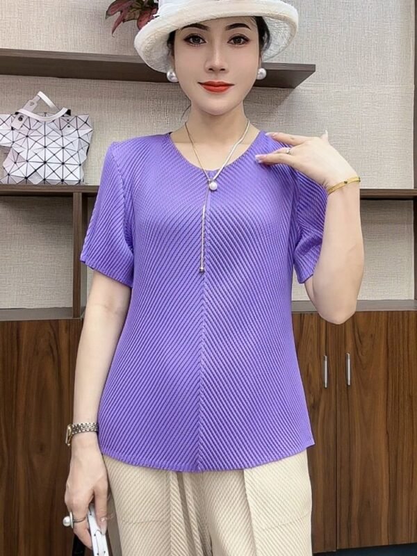 Summer T-shirt with pleated decoration T-shirt, high-end top, loose and versatile short sleeved, fashionable and slimming, vertical stripes to cover the belly, worn outside
