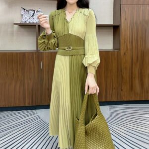 Xiaoxiangfeng women's clothing French autumn temperament new long skirt high-end V-neck long sleeved dress lantern sleeve pleats：圖片 4