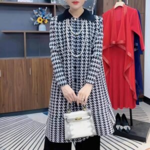 Jia Ning's new lapel small fragrant style autumn and winter long sleeved mid to long style women's temperament cardigan dress with square neck and a thousand bird grid