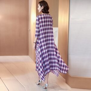 Loose summer plus size fashionable dress, new plaid splicing for slimming, niche and popular, with a noble print that covers the belly：圖片 4