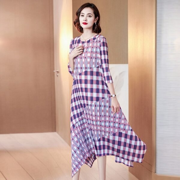Loose summer plus size fashionable dress, new plaid splicing for slimming, niche and popular, with a noble print that covers the belly