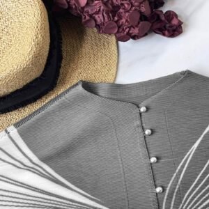 Jia Ning's new versatile and fashionable women's clothing covers flesh and appears slim with 13 button up cardigans and wrinkled tops, striped bat sleeves：圖片 5