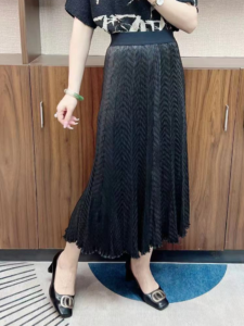 Wrinkled midi skirt is fashionable, slimming, versatile, women's black long style, simple, pleated skirt, elegant, high-end, A-line：圖片 2