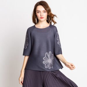 Jianing top T-shirt with high-end design, round neck and five quarter sleeves, elegant commuting style, and loose print on the headband