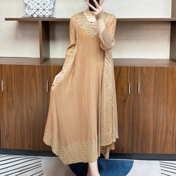 Autumn and winter pleated loose flesh covering versatile pullover long sleeved slimming V-neck hot stamping dress long skirt high-end temperament
