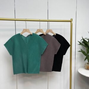 Top selling women's clothing in plus size, loose and simple, slimming and concealing short sleeved, V-neck, double angular mesh top