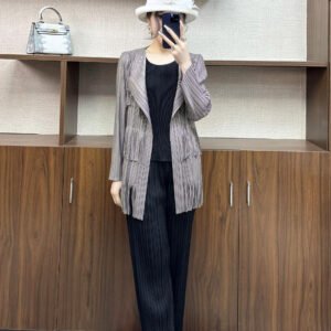 Jia Ning's new retro slimming autumn and winter women's long sleeved pleated three-layer tassel cardigan top：圖片 3