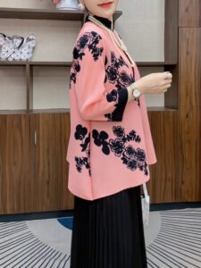 High end contrasting printed stand up collar pleated shirt with loose nine quarter sleeves and single breasted top for women, summer and autumn new style：圖片 8