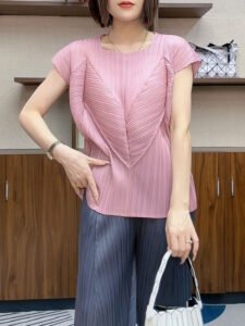 Miyake 2024 Summer Minimalist T-shirt Top for Women's New Short Sleeve Style Square Neck Look Slimming and Age Reducing Folded Top：圖片 5