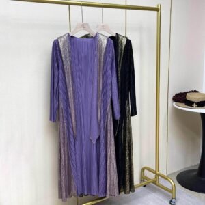 Autumn and winter new plus size women's retro long sleeved hot stamping V-neck hooded dress fashionable mid length skirt A-line skirt loose fit：圖片 6