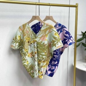 Jia Ning's new popular style with versatile temperament, short sleeved shirt with bamboo leaf V-neck for summer age reduction, casual and loose fit, short sleeved top