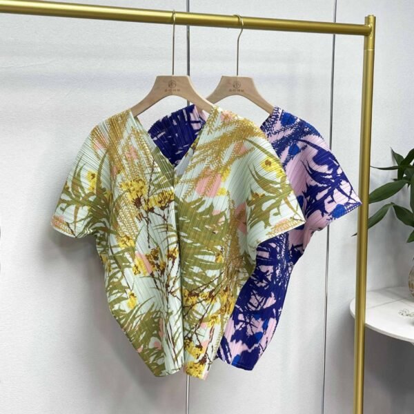 Jia Ning's new popular style with versatile temperament, short sleeved shirt with bamboo leaf V-neck for summer age reduction, casual and loose fit, short sleeved top