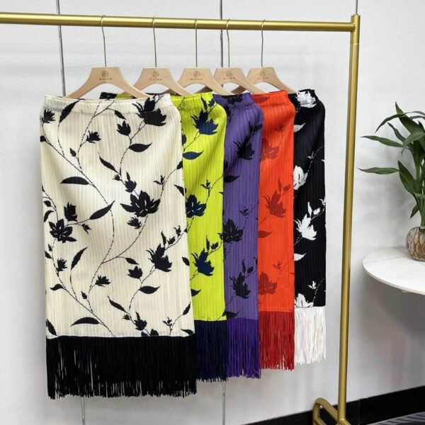 Jia Ning's new loose, fashionable, breathable and versatile elastic band with maple leaf tassel half skirt, sweet A-line skirt, maple leaf print