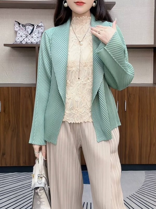Autumn temperament fashionable casual small suit slim fit Korean version top coat light luxury versatile solid color light mature autumn and winter