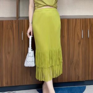 Thin half skirt with tassel temperament, high waisted fashion, summer half skirt with pleats, versatile solid color, medium to long length, covering the belly and making you look slim