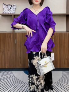 Miyake Top Women's 2024 Autumn New Shirt V-neck Solid Color Niche High end Folded Temperament Commuting T-shirt Women：圖片 6