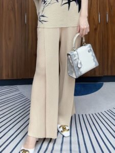 Casual pants, casual wide leg pants, straight leg pants, loose new style, autumn and winter new style, long pants, versatile, covering the belly and showing off weight：圖片 8