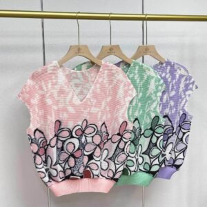 Jia Ning's new summer short sleeved V-neck loose sleeveless clover print vest top