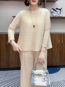 Miyake Qianying pleated solid color top with nine quarter sleeves, summer loose fit, belly covering t-shirt for women, fashionable and stylish, slimming and versatile：圖片 2