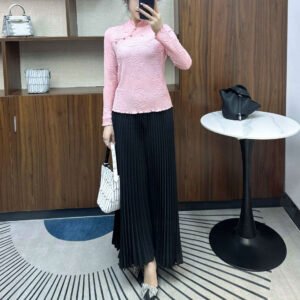 New retro and stylish plus size pleated slim fit women's clothing base casual long sleeved button embroidered top：圖片 3