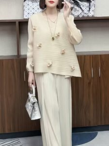 Three dimensional flower 2024 woven new fresh top for outerwear, niche and popular, small fragrance style, covering the flesh, socialite round neck：圖片 2