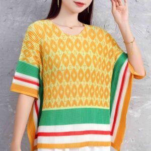 Summer new loose fitting round neck women's short sleeved geometric printed top with artistic retro round neck bat sleeves
