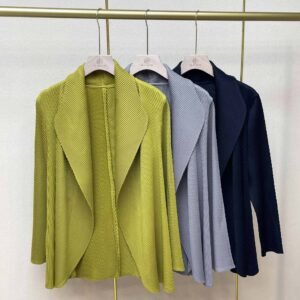 Jia Ning's new autumn and winter long sleeved versatile plus size women's clothing fish scale pleated lapel cardigan jacket with a versatile temperament