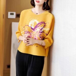 Jia Ning's new versatile sweet temperament short top with large floral rhinestones, round neck regular fashion, elegant and stylish commuting style：圖片 2