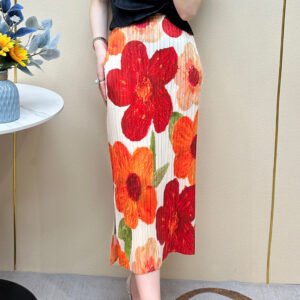 Women's half skirt fashionable and versatile, summer elegant style, retro and niche half skirt, pleated temperament, light luxury, concealing flesh and showing off thinness