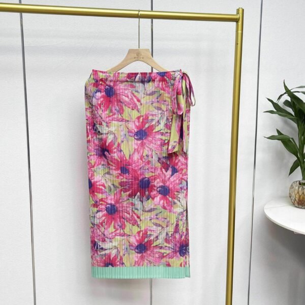 Jia Ning's new style temperament, age reducing, versatile, fashionable, mid to long length, elastic band, oil painting, sunflower skirt