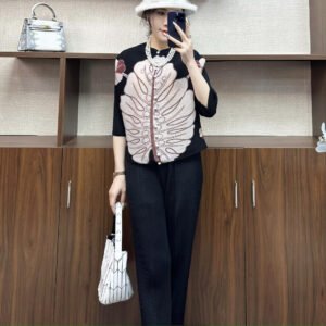 Jia Ning's new plus size slimming versatile fashion long sleeved women's clover 13 button cardigan top：圖片 7