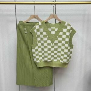New Summer Versatile Fashion V-neck Age Reducing Casual Half Skirt Set, Vest Set, Skirt Art Retro Style：圖片 6