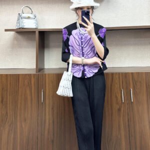 Jia Ning's new plus size slimming versatile fashion long sleeved women's clover 13 button cardigan top：圖片 3