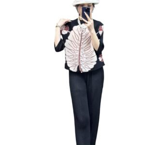 Jia Ning's new plus size slimming versatile fashion long sleeved women's clover 13 button cardigan top：圖片 8