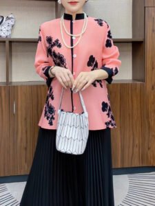 High end contrasting printed stand up collar pleated shirt with loose nine quarter sleeves and single breasted top for women, summer and autumn new style：圖片 6