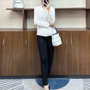 Jia Ning's new versatile and minimalist women's clothing with loose and slimming long sleeves, thin 5-button corn fold top