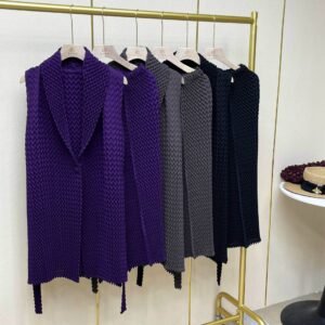Jia Ning's new versatile, fashionable, and simple lapel set with a split and one button pineapple grid