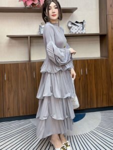 Dress patchwork high waisted cake skirt, high-end autumn new style, fashionable temperament, autumn and winter pleated dress, stylish：圖片 4